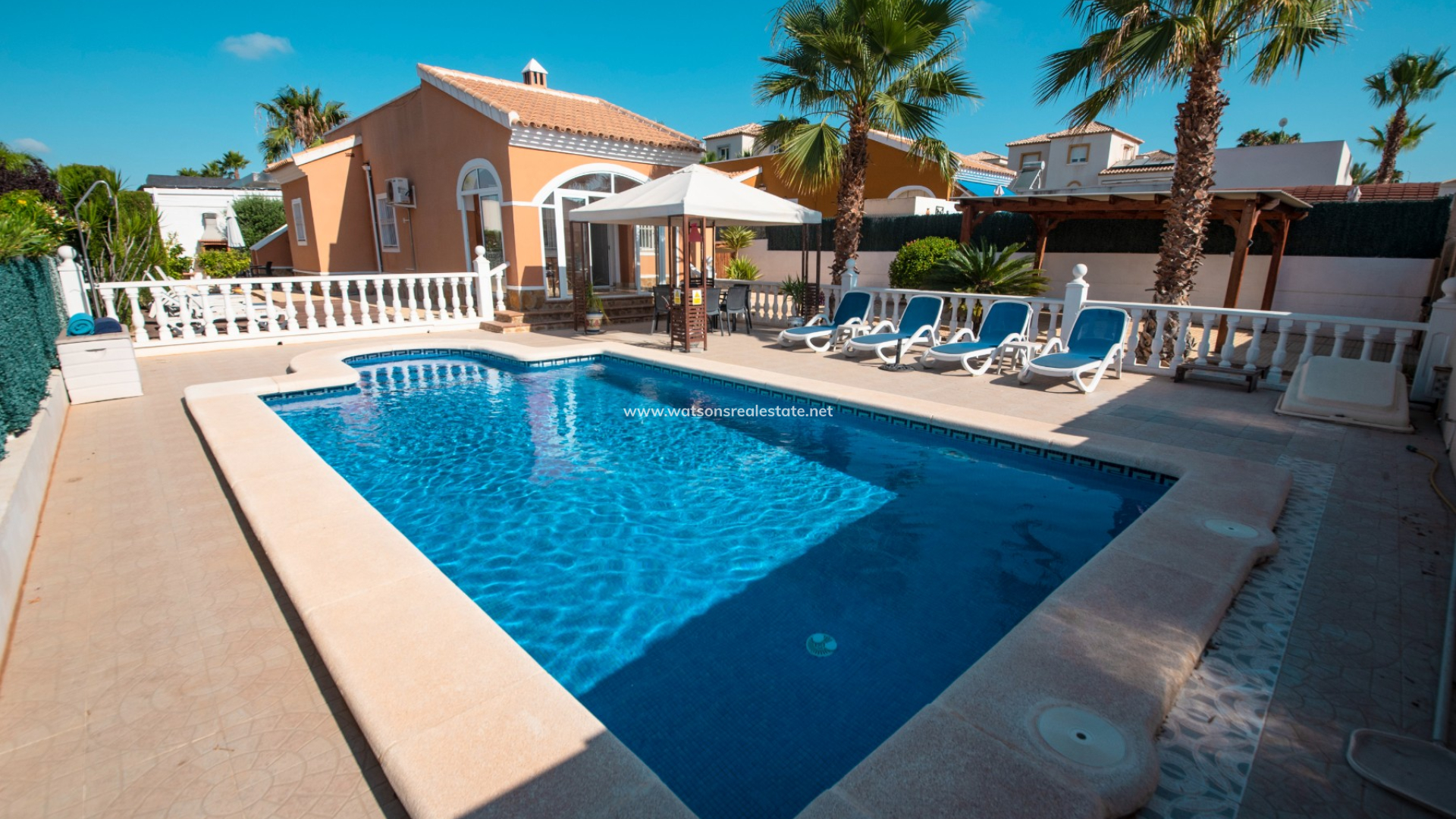 Chalet Independiente - Venta - Urb. La Marina - 4923