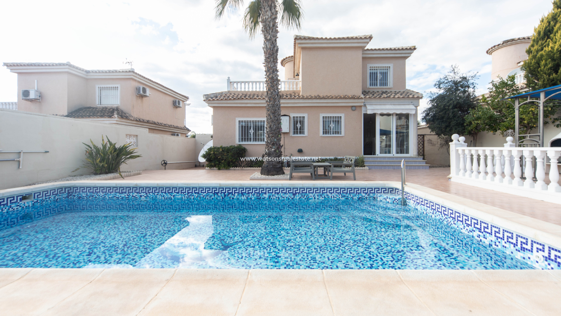 Chalet Independiente - Venta - Urb. La Marina - 5308