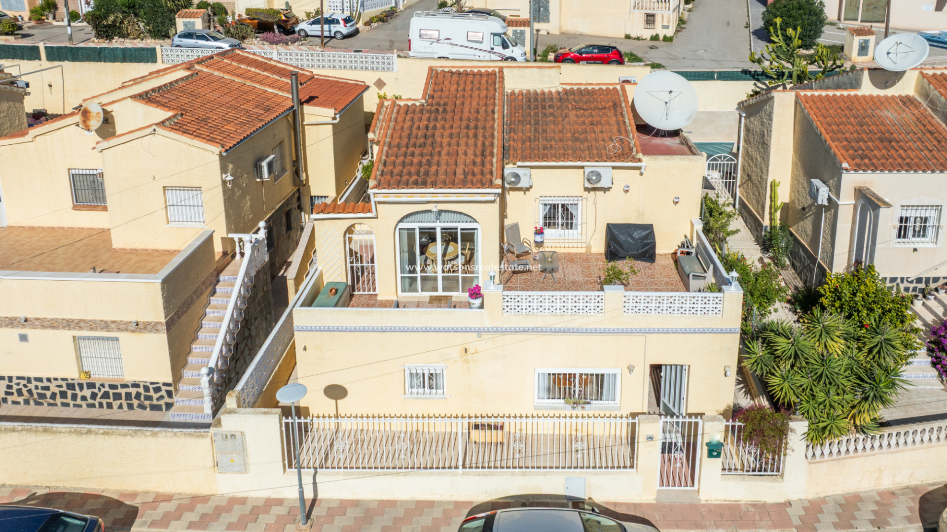 Chalet Independiente - Venta - Urb. La Marina - 6125
