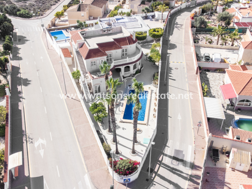 Chalet Independiente - Venta - Urb. La Marina - Urb. La Marina