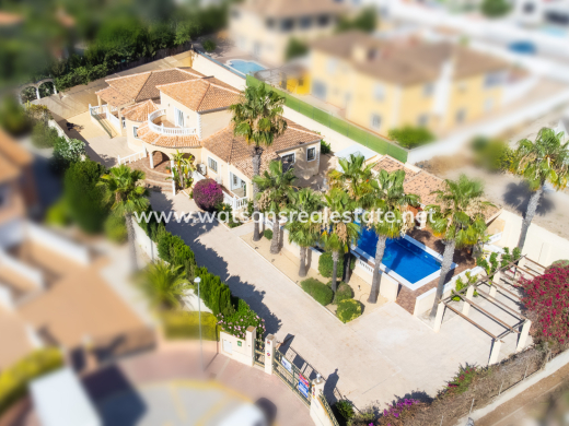 Chalet Independiente · Venta · Urb. La Marina · Urb. La Marina