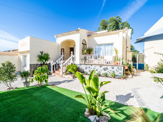 Chalet Independiente - Venta - Urb. La Marina - Urb. La Marina