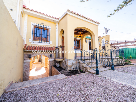 Chalet Independiente · Venta · Urb. La Marina · Urb. La Marina