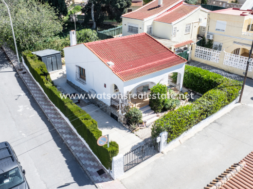 Chalet Independiente · Venta · Urb. La Marina · Urb. La Marina