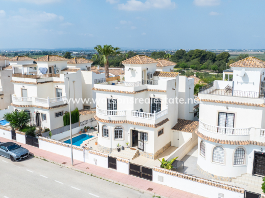 Chalet Independiente - Venta - Urb. La Marina - Urb. La Marina