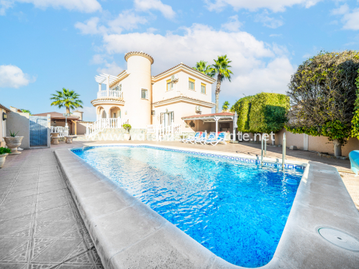 Detached - Resale - Urb. La Marina - Urb. La Marina