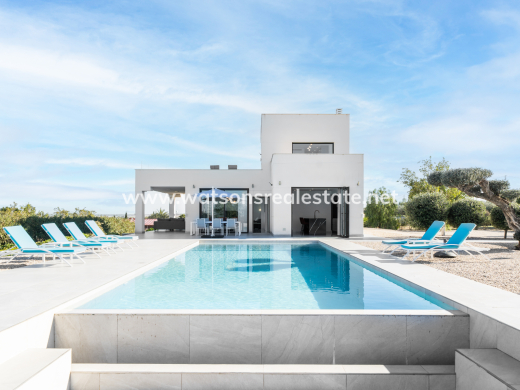 Detached - Resale - Urb. La Marina - Urb. La Marina