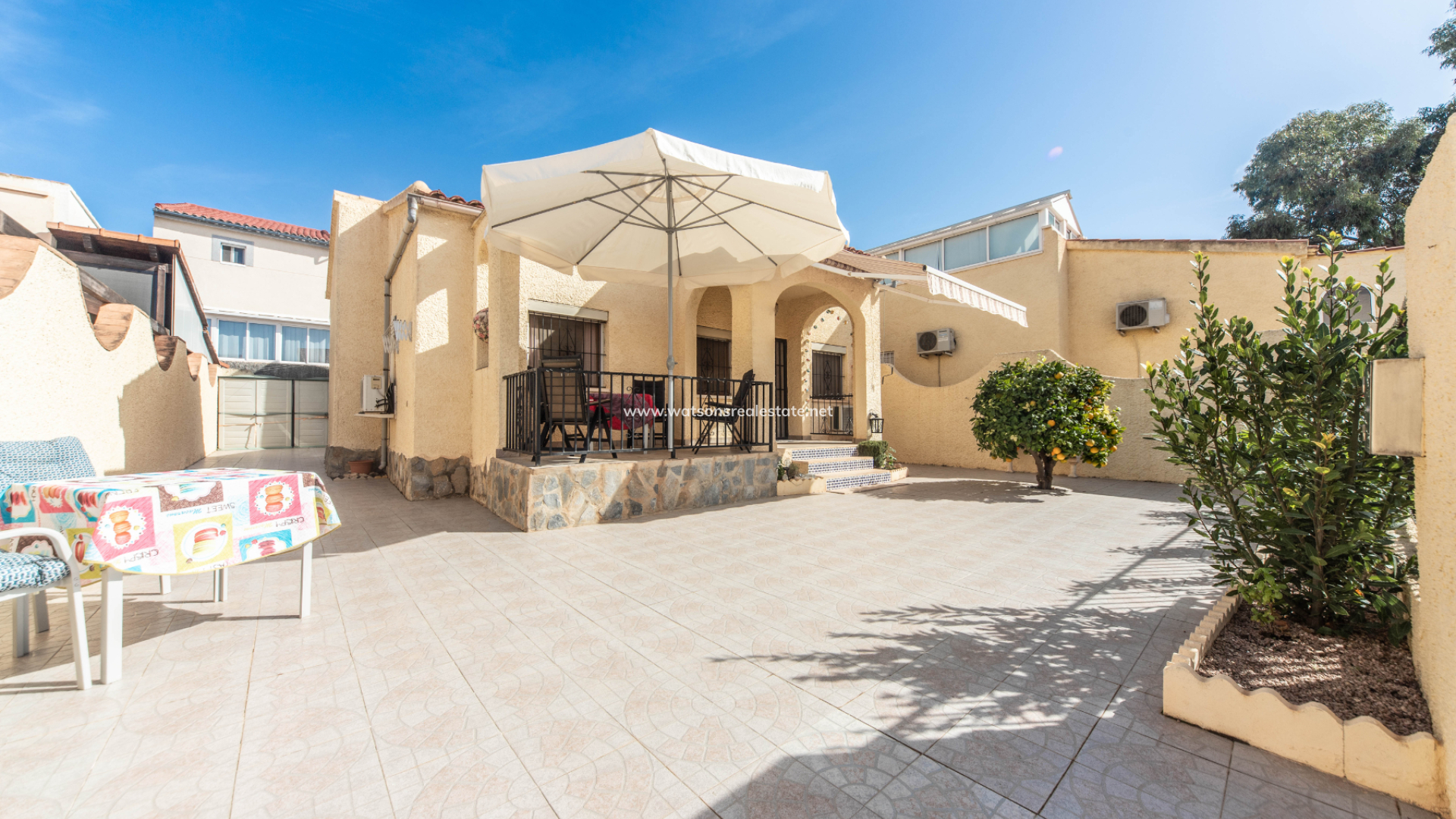 Freistendhe Villa - Resale - Urb. La Marina - 5254