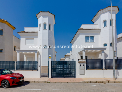 Freistendhe Villa · Resale · Urb. La Marina · Urb. La Marina
