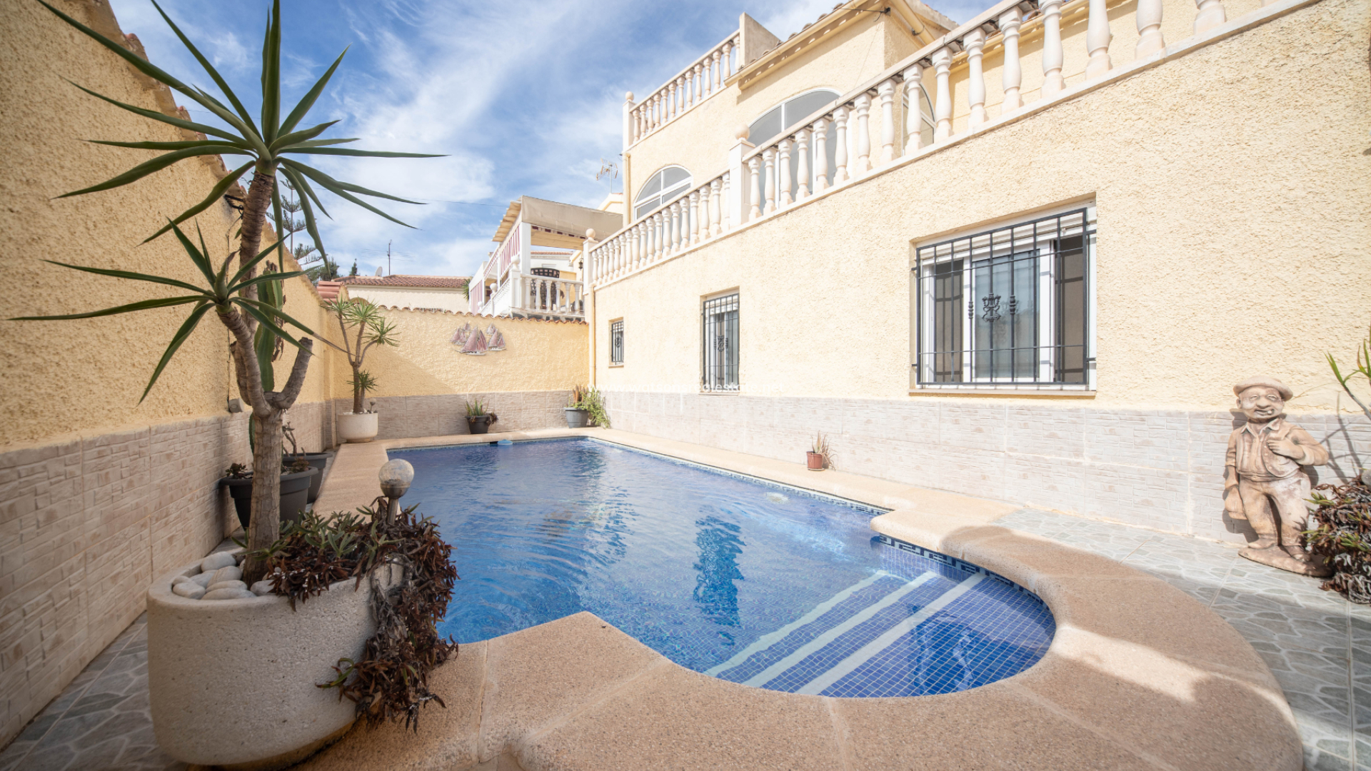 Fristaende Villa - Resale - Urb. La Marina - 5225