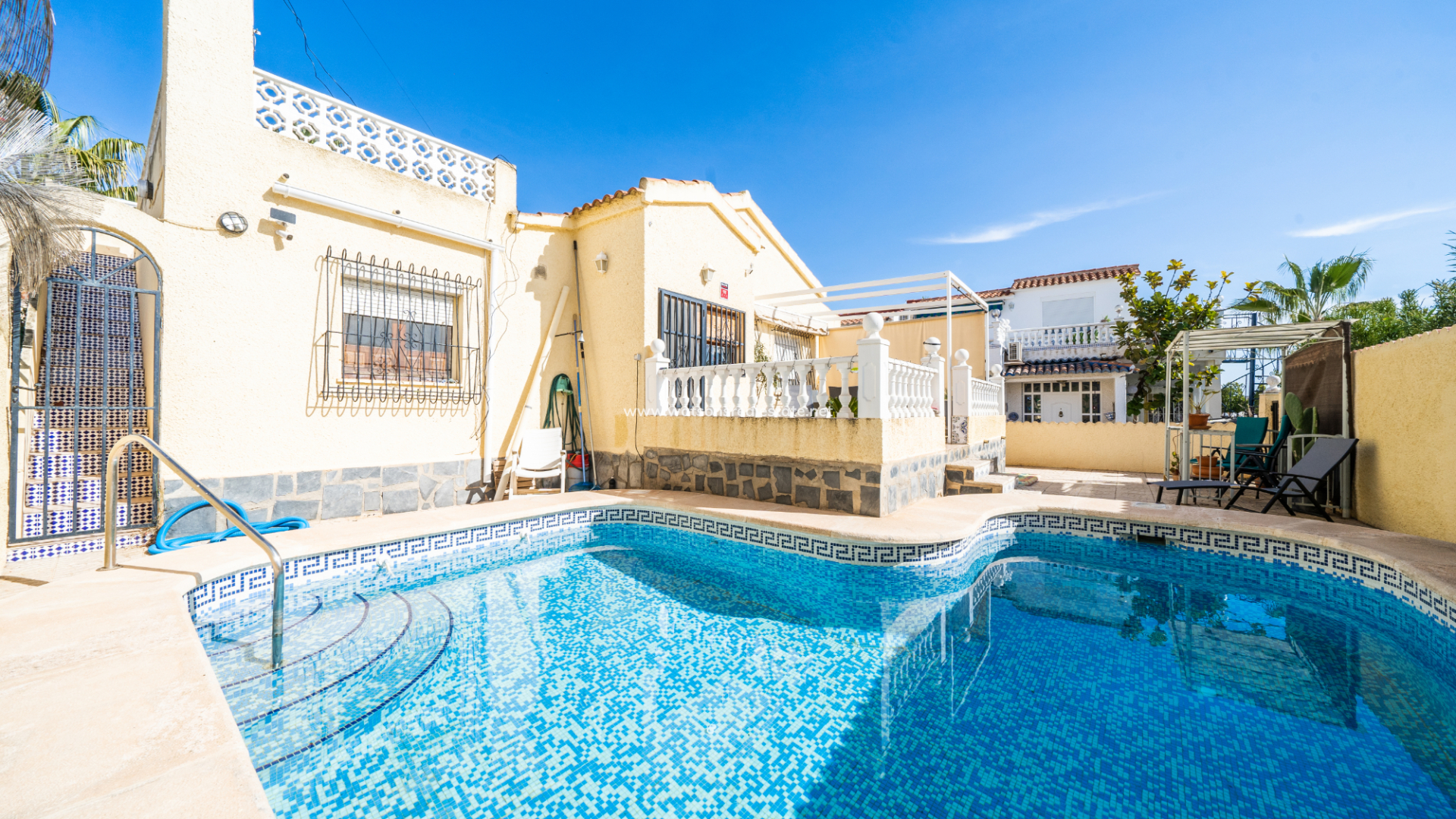 Fristaende Villa - Resale - Urb. La Marina - 5594