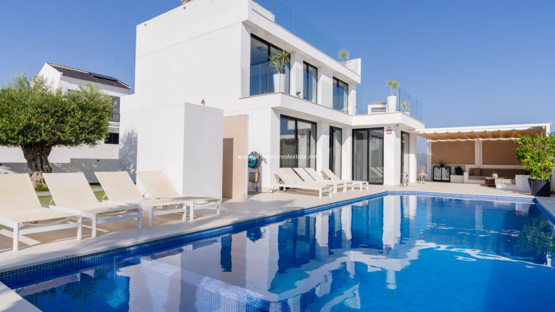 Fristaende Villa - Resale - Urb. La Marina - 5899