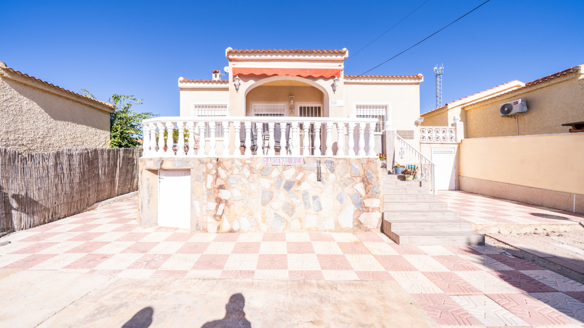 Fristaende Villa - Resale - Urb. La Marina - 6071