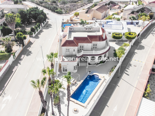 Fristaende Villa - Resale - Urb. La Marina - Urb. La Marina