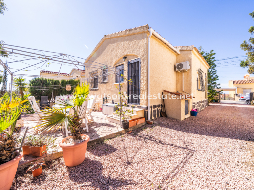 Fristaende Villa - Resale - Urb. La Marina - Urb. La Marina