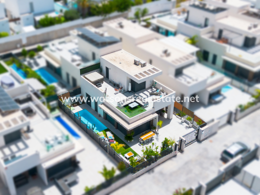 Fristaende Villa - Resale - Urb. La Marina - Urb. La Marina
