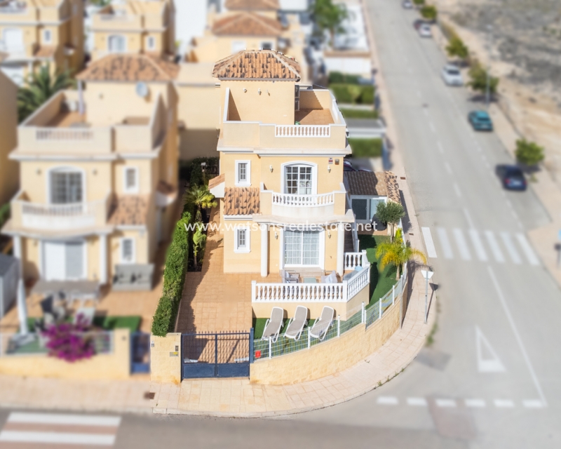 Fristående villa till salu i Alicante