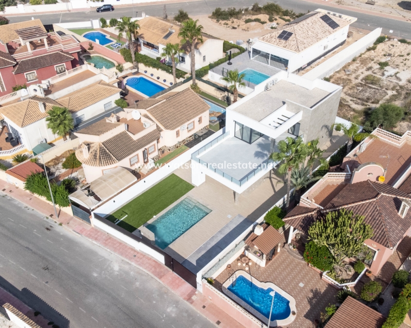 New Build - Freistendhe Villa - Urb. El Oasis - La Marina