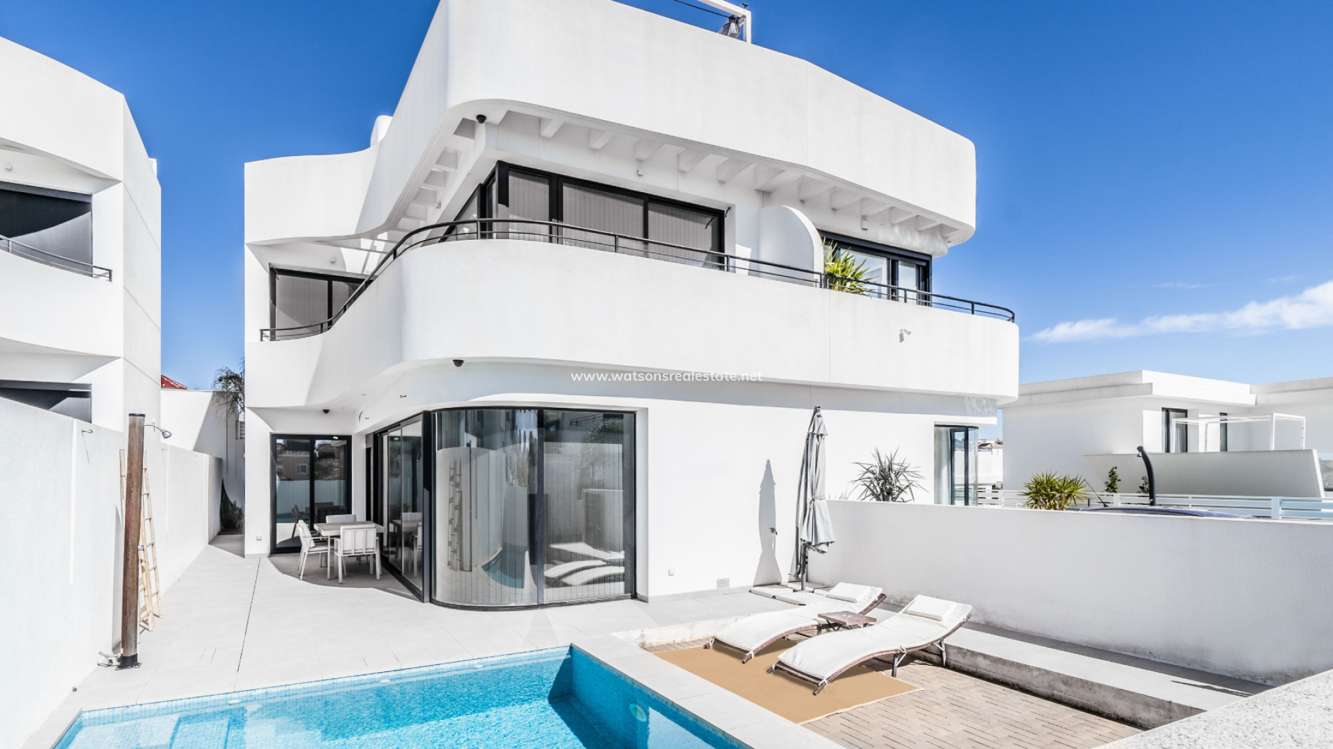 Parhus - Resale - Urb. La Marina - 5602
