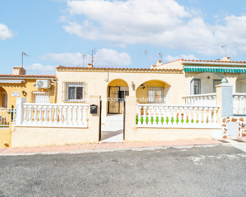 Propiedad adosada en venta en La Marina
