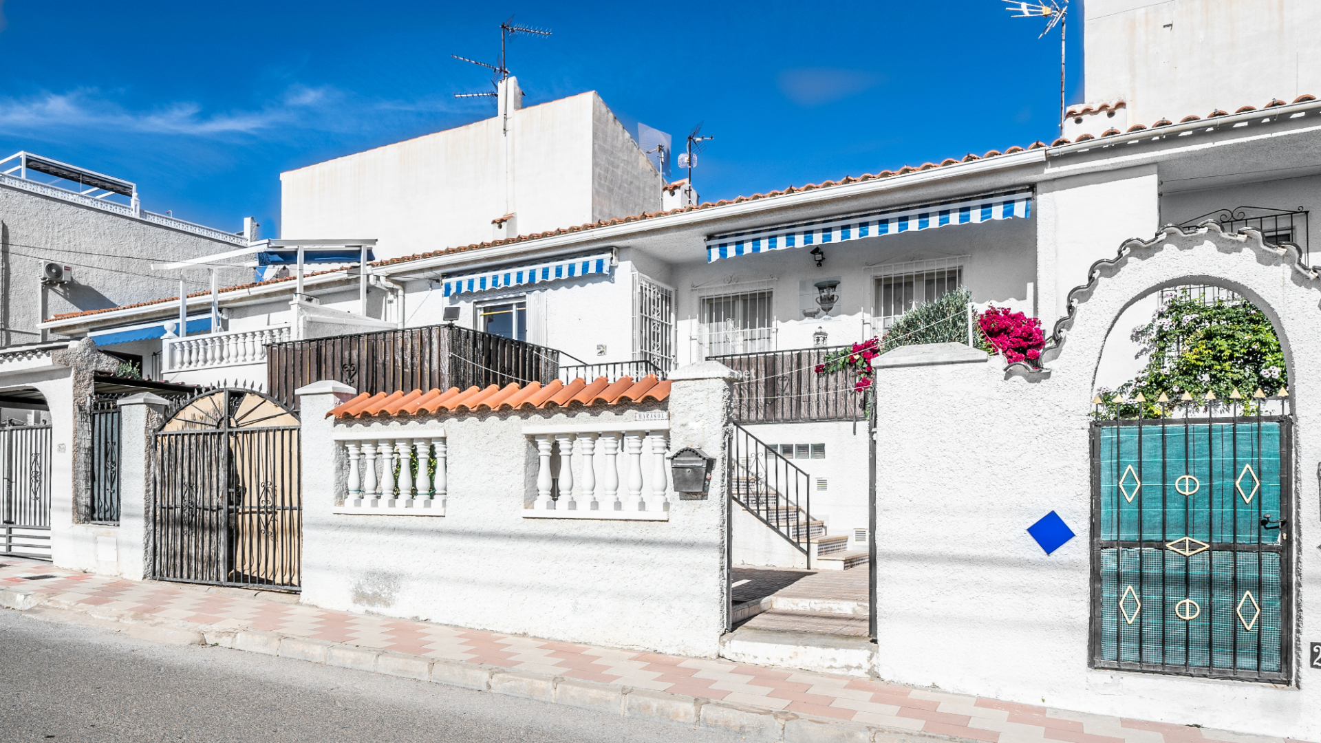 Radhus - Resale - Urb. La Marina - 5553