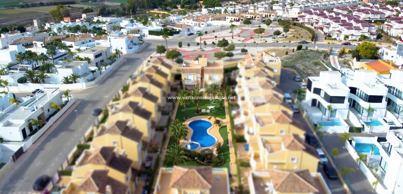 Resale - Apartment - Urb. La Marina