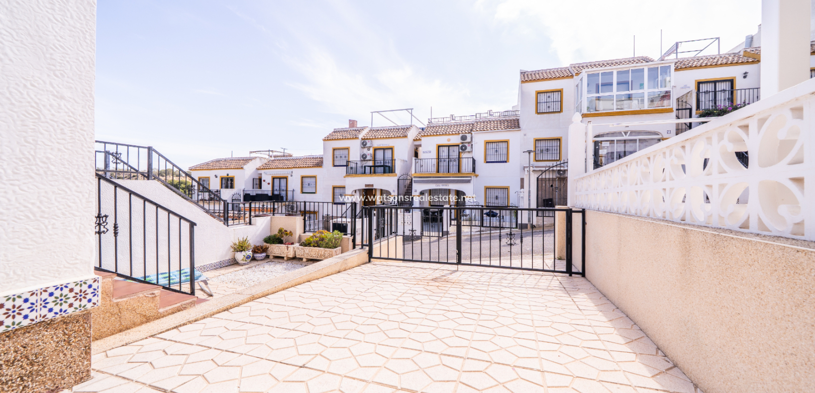 Resale - Apartment - Urb. La Marina