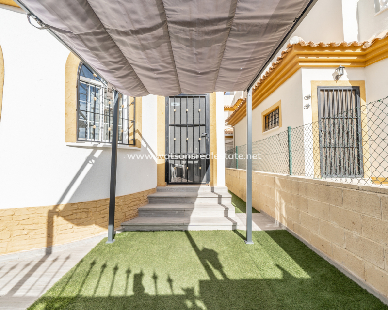 Resale - Detached - Urb. El Oasis - La Marina