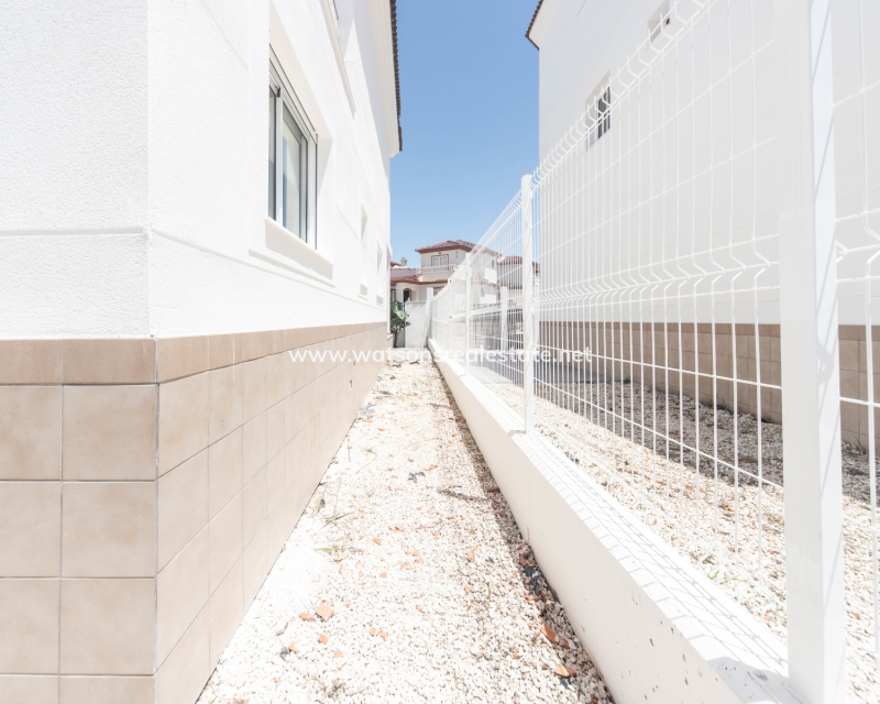 Resale - Detached - Urb. El Oasis - La Marina