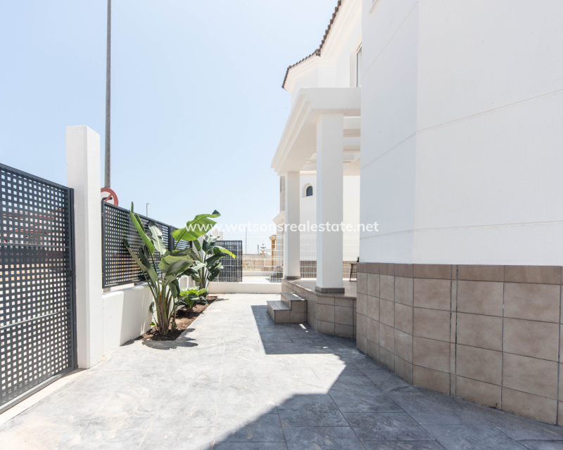 Resale - Detached - Urb. El Oasis - La Marina
