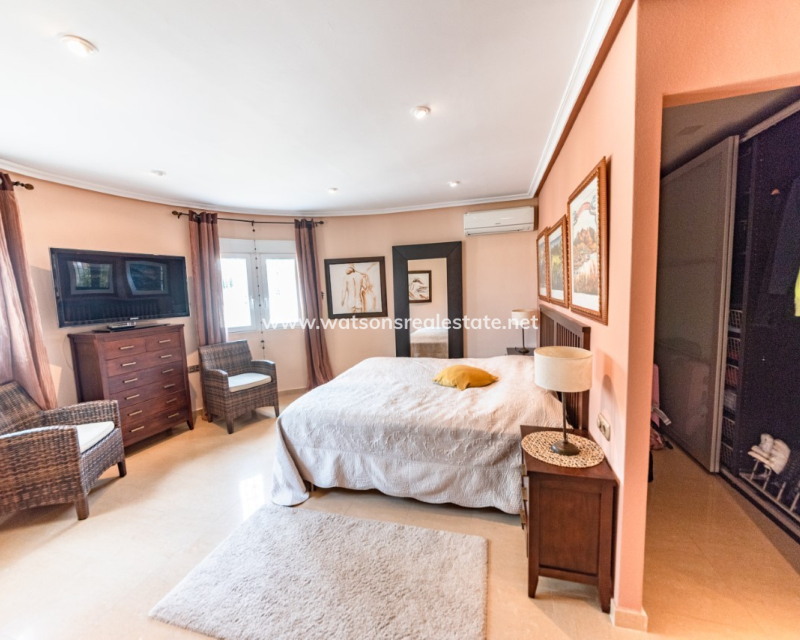 Resale - Detached - Urb. La Escuera