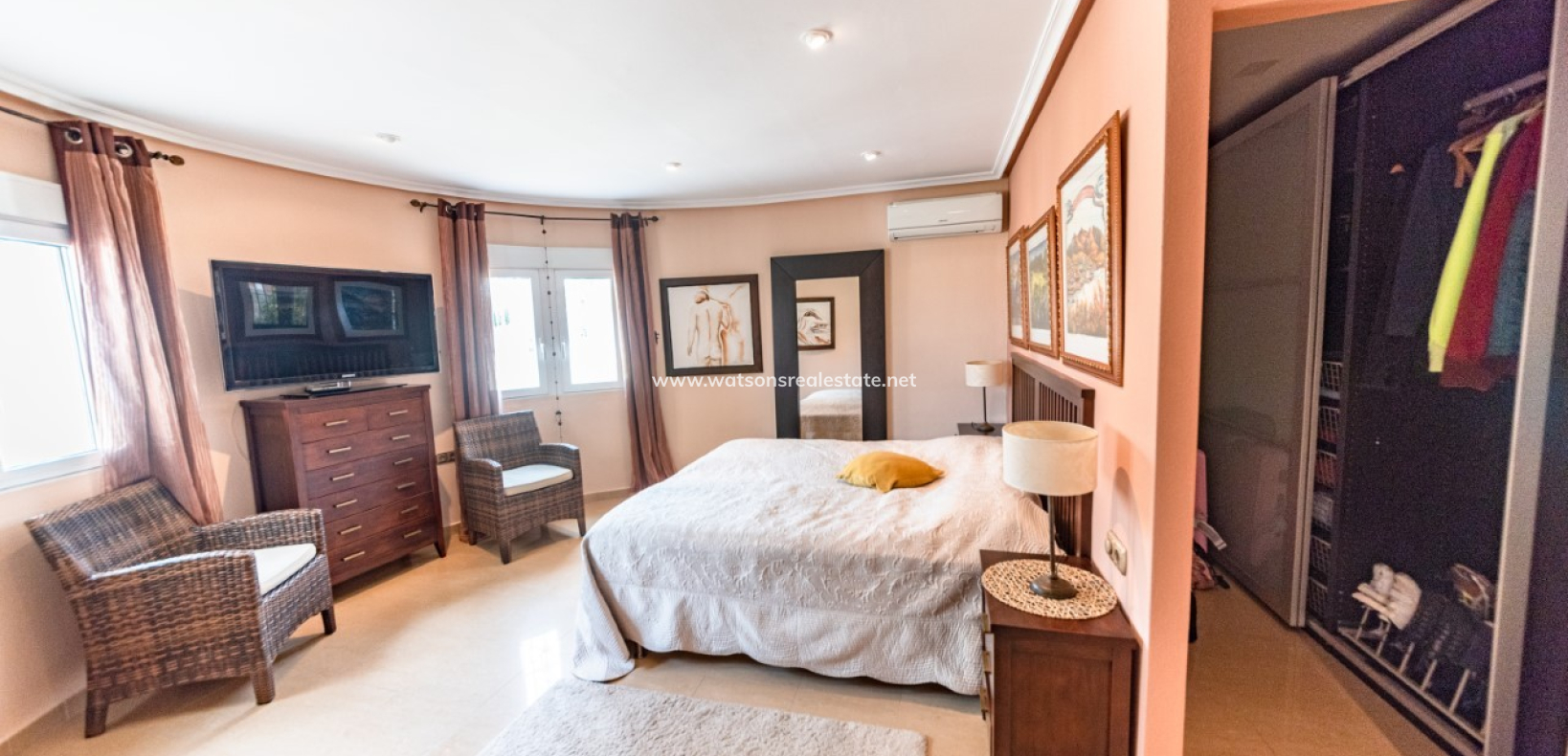 Resale - Detached - Urb. La Escuera