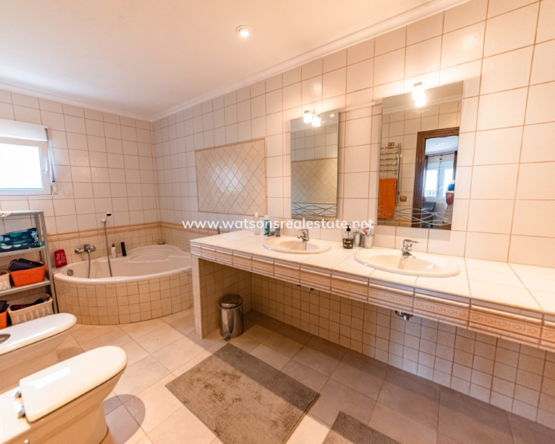 Resale - Detached - Urb. La Escuera