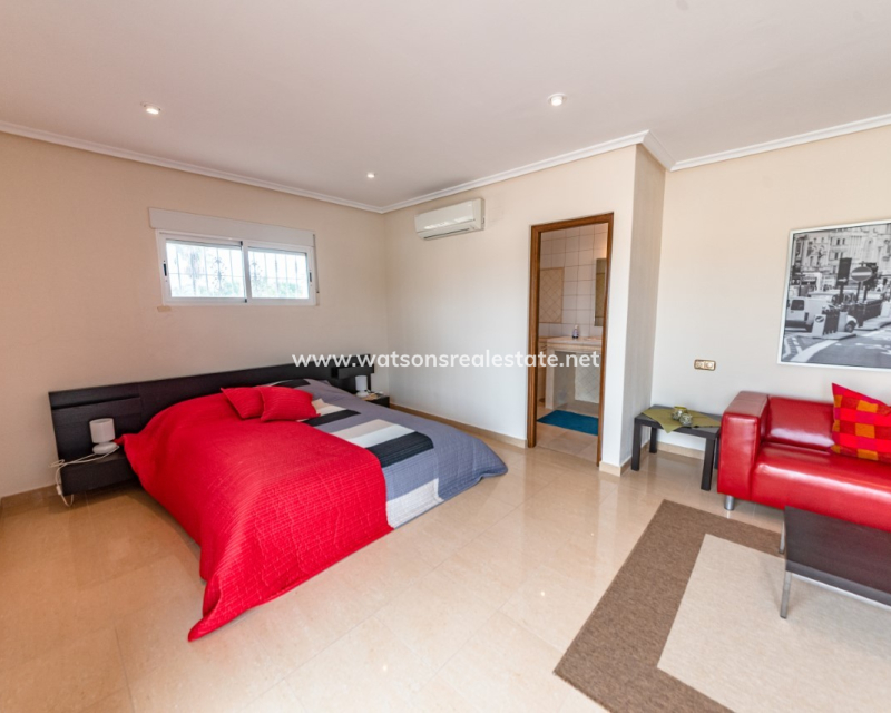 Resale - Detached - Urb. La Escuera