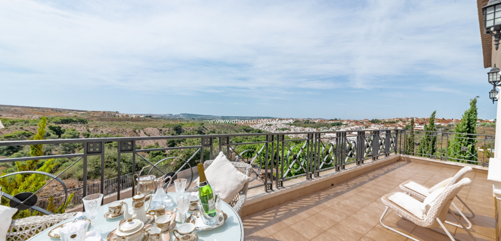 Resale - Detached - Urb. La Escuera