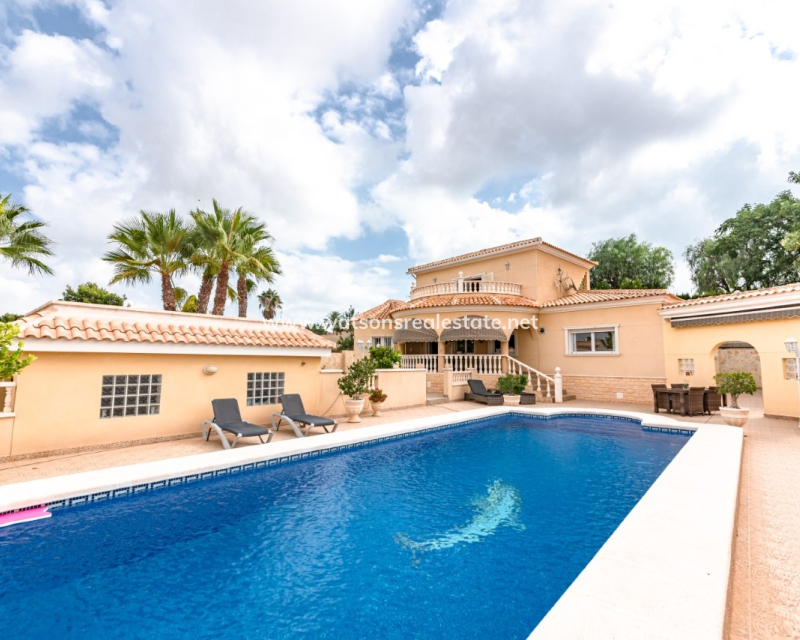 Resale - Detached - Urb. La Escuera