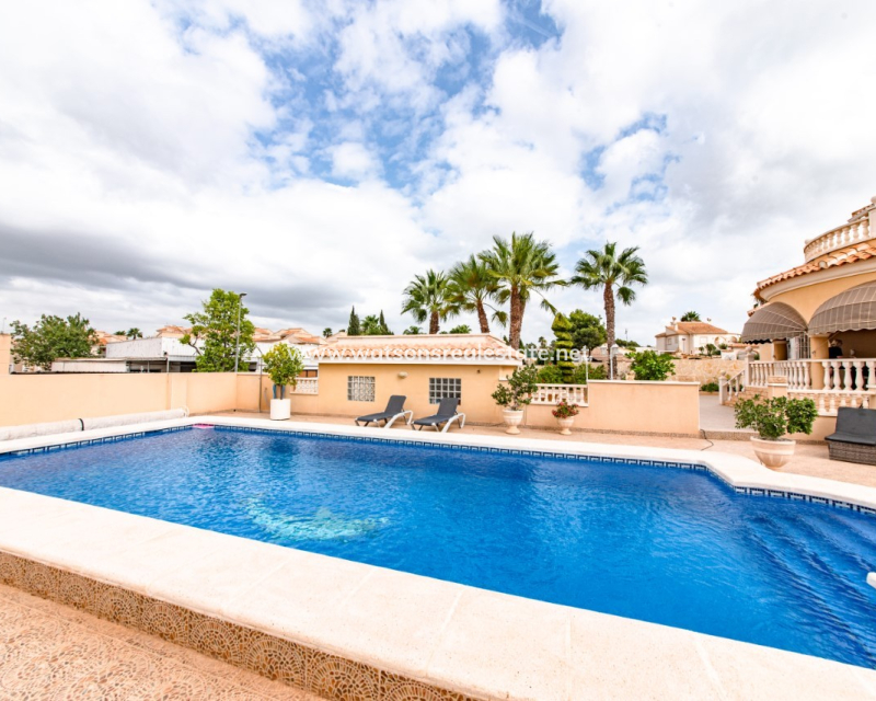 Resale - Detached - Urb. La Escuera