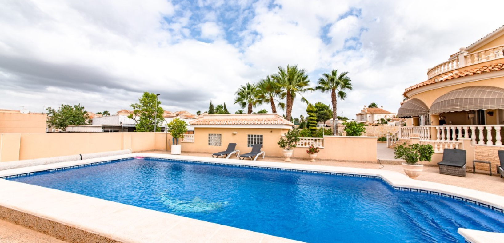 Resale - Detached - Urb. La Escuera