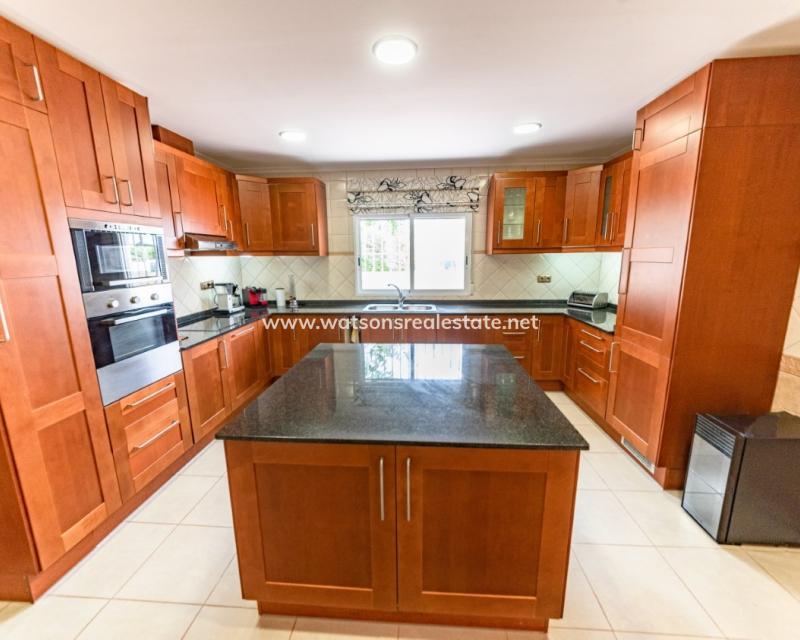 Resale - Detached - Urb. La Escuera