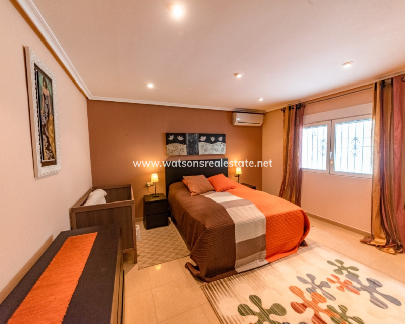 Resale - Detached - Urb. La Escuera