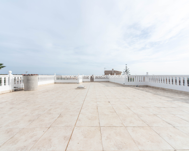 Resale - Detached - Urb. La Escuera