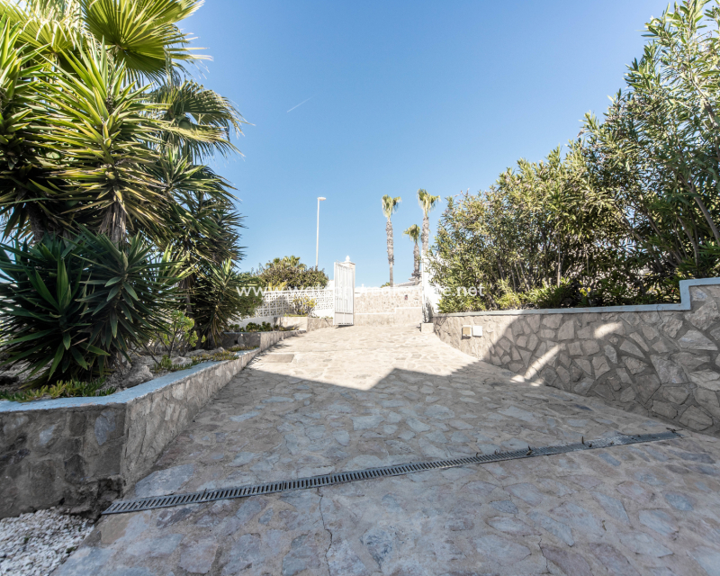 Resale - Detached - Urb. La Escuera