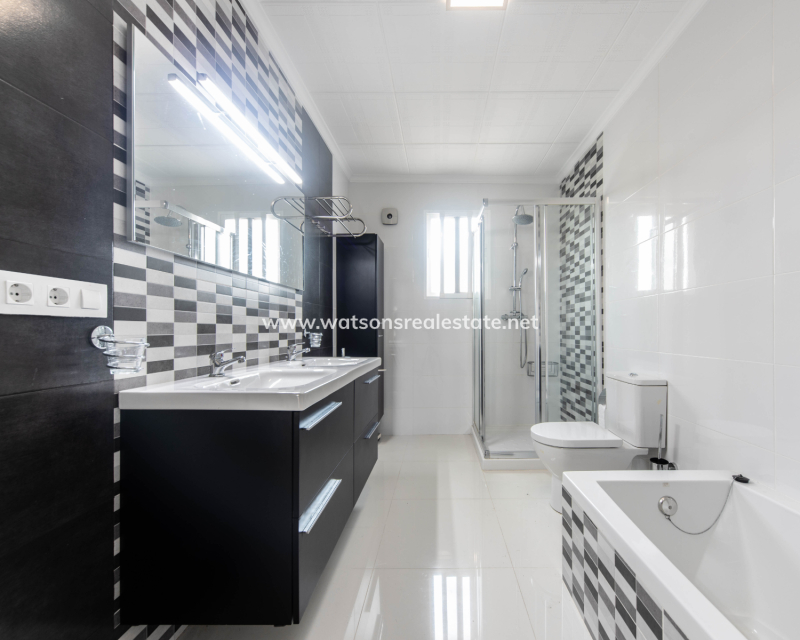 Resale - Detached - Urb. La Escuera