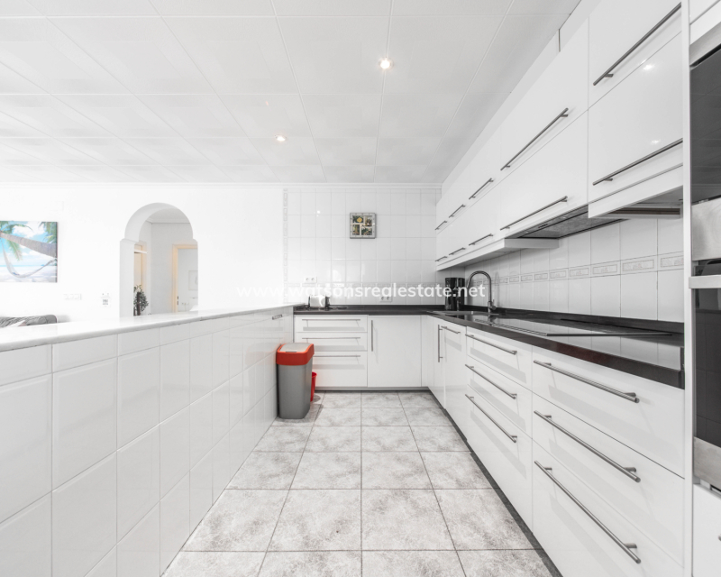 Resale - Detached - Urb. La Escuera