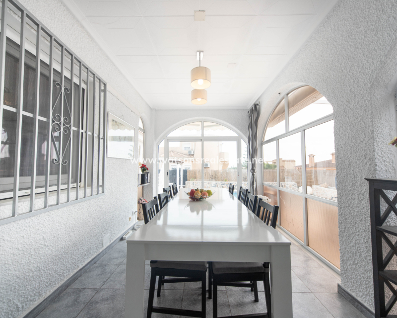 Resale - Detached - Urb. La Escuera