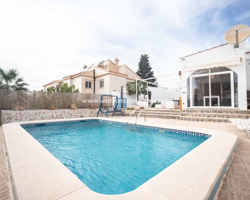 Resale - Detached - Urb. La Escuera