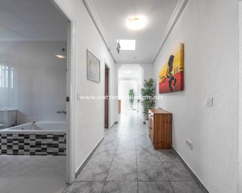 Resale - Detached - Urb. La Escuera
