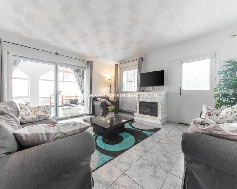 Resale - Detached - Urb. La Escuera