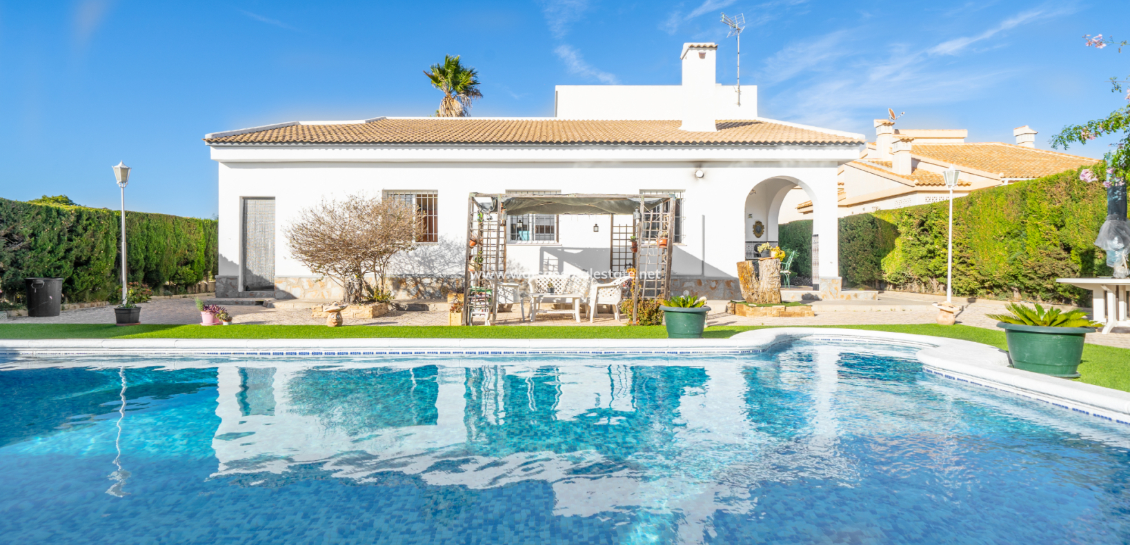 Resale - Detached - Urb. La Escuera