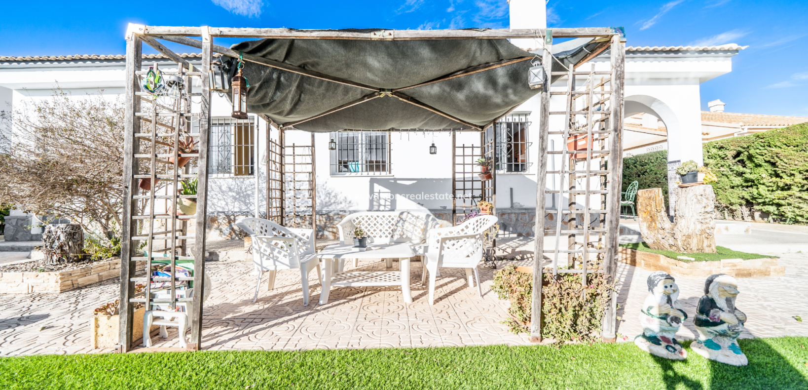 Resale - Detached - Urb. La Escuera